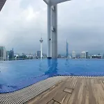 Col 108B Modern Klcc Balcony View & Infinity Pool