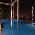 Col 108B Modern Klcc Balcony View & Infinity Pool