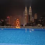 Col 108B Modern Klcc Balcony View & Infinity Pool