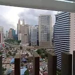 Col 108B Modern Klcc Balcony View & Infinity Pool