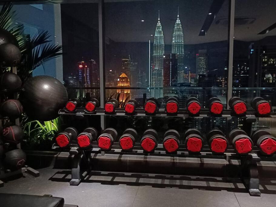 Col 108b Modern Klcc Balcony View & Infinity Pool