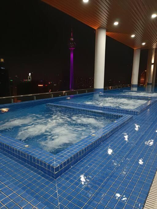 Col 108b Modern Klcc Balcony View & Infinity Pool Kuala Lumpur