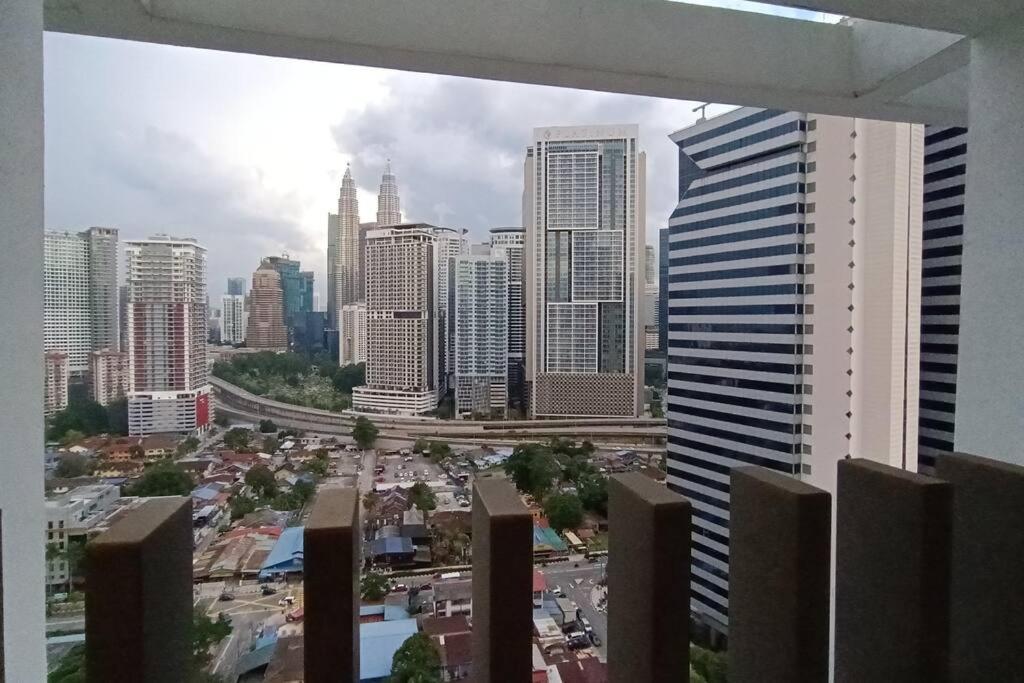 Col 108b Modern Klcc Balcony View & Infinity Pool Apartemen *
